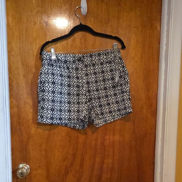 NWT Black and White Patterned Shorts - Picture 1 of 7